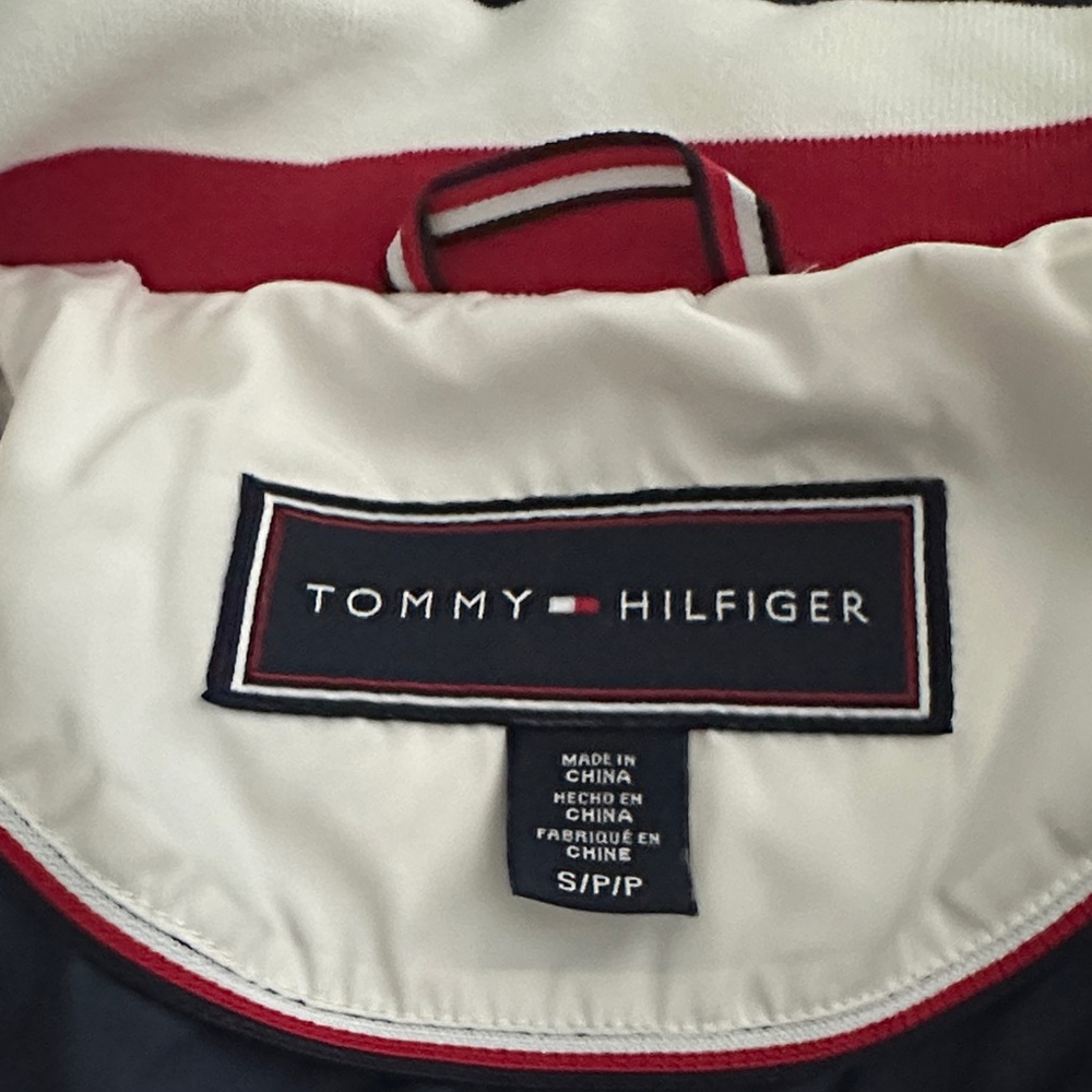 Tommy Hilfiger Women's White Puffer Jacket - Picture 2 of 2